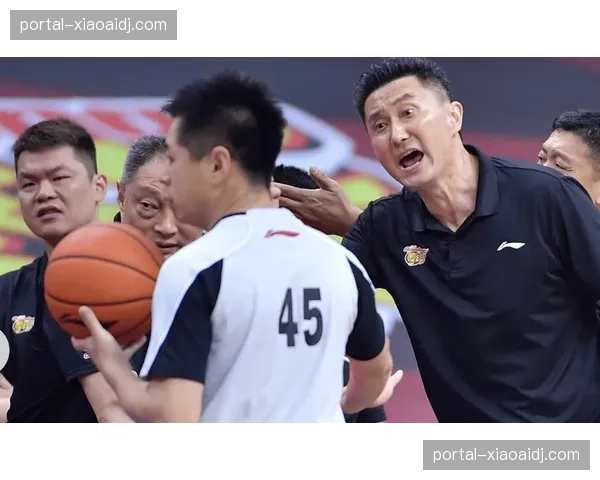 广东队对阵上海内线冲击成关键 杜锋如何调整应对阵容短板 广东队对阵上海内线冲击成关键 杜锋如何调整应对阵容短板